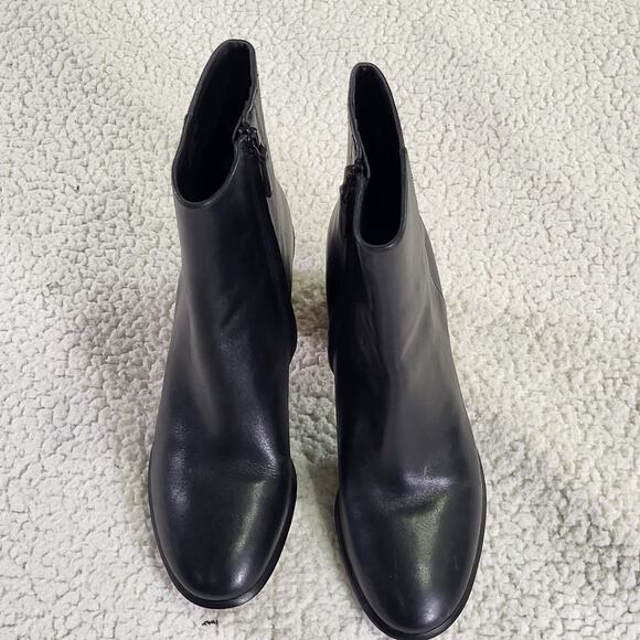 Tory Burch Brooke Stamped Heel Leather Bootie Womens SIZE 9 - Picture 3 of 6